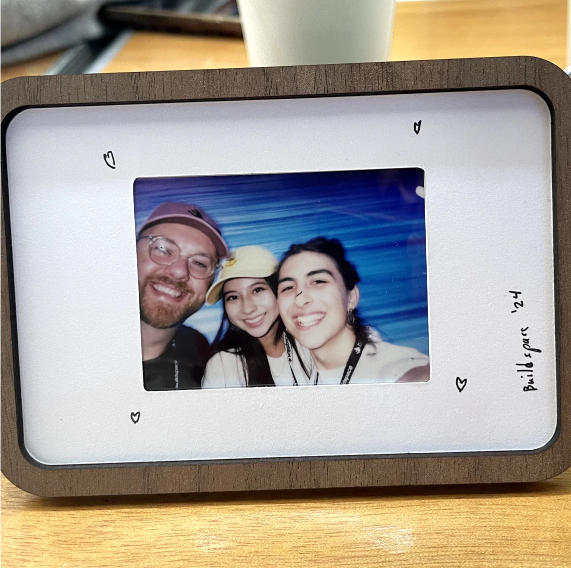 Landscape Pop-up Frame with a selfie of three friends and hand-drawn hearts